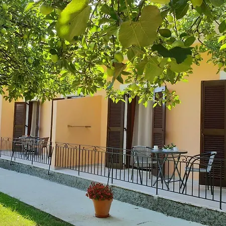 Corfu Rooms * Ipsos