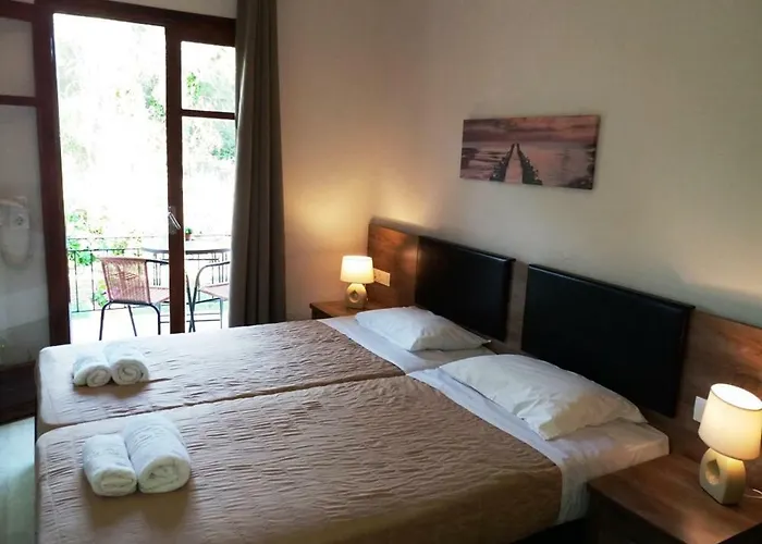Corfu Rooms * Ýpsos