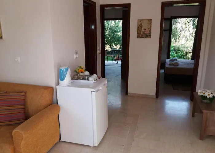 Corfu Rooms * Ýpsos