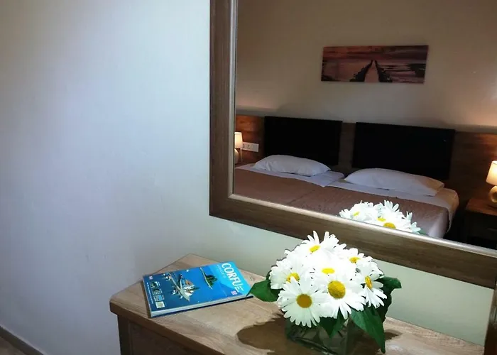 Corfu Rooms * Ýpsos